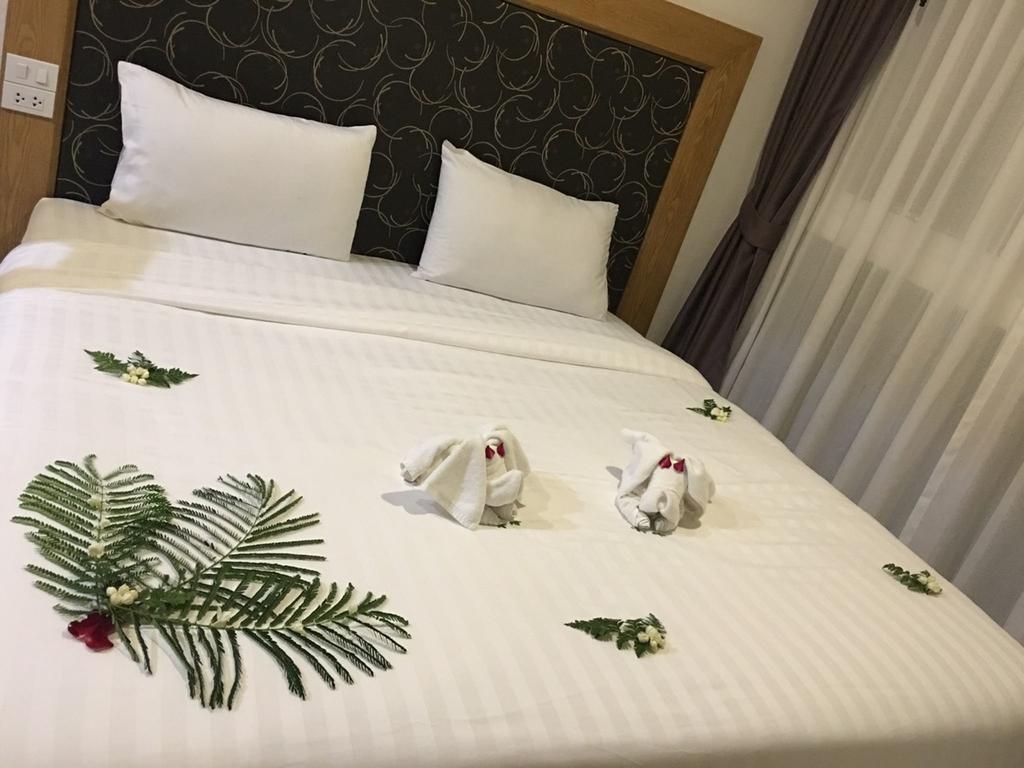 Grand Nai Harn Suites Rawai Exteriör bild