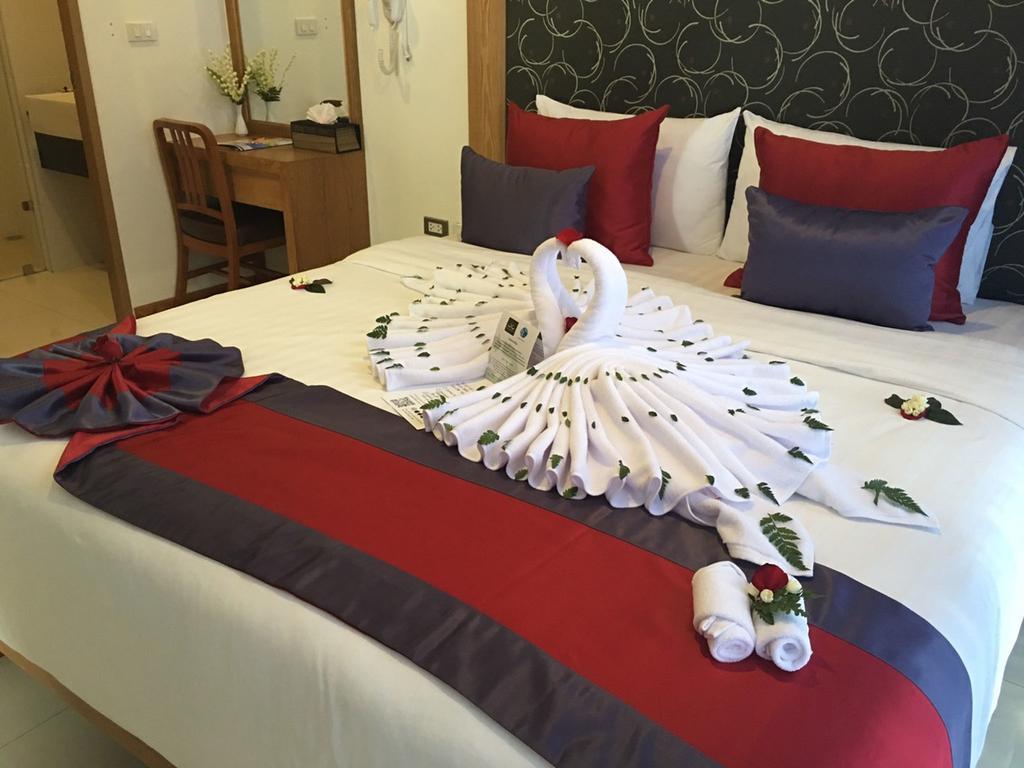 Grand Nai Harn Suites Rawai Exteriör bild