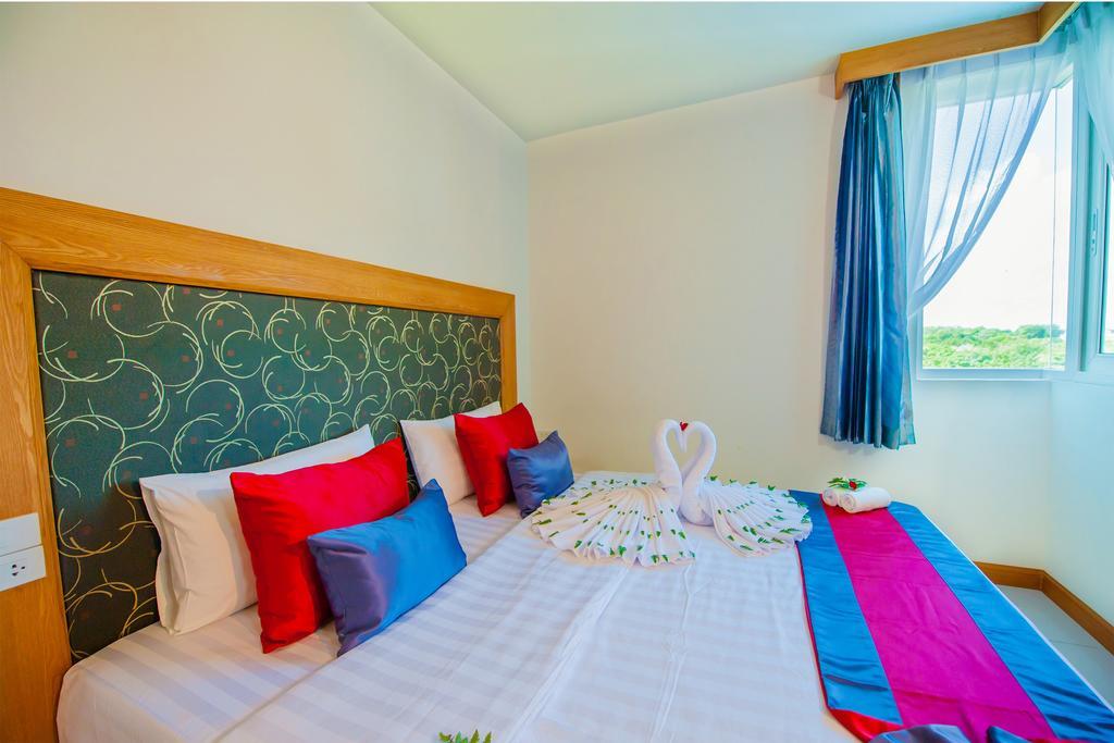 Grand Nai Harn Suites Rawai Exteriör bild